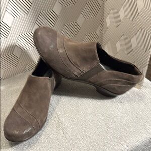 Aravon Women's Brown Slip-On Shoes women’s size 11 B mules clogs